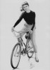 Audrey Hepburn Schwinn World kerékpárján